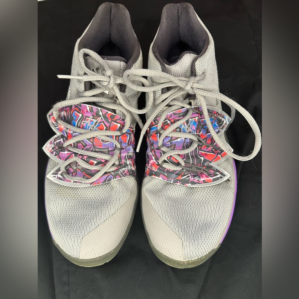 Nike NBA 5Y Kyrie 5 Graffiti Sneakers Gray Multicolored‎ Basketball Shoes